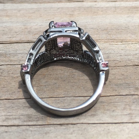 Pink CZ large halo black gold filled fashion ring - Picture 8 of 8